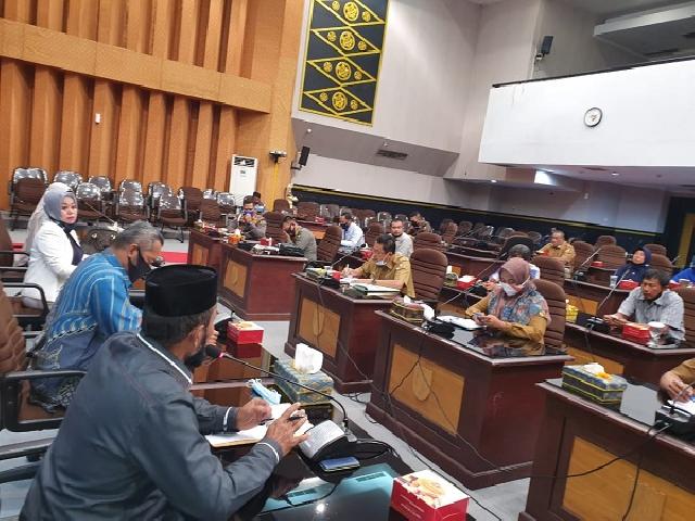 Masyarakat Minta Eksekusi Pasar Keget, Komisi II DPRD Pekanbaru Hearing dengan Disperindag dan Camat Masyarakat Minta Eksekusi Pasar Keget, Komisi II DPRD Pekanbaru Hearing dengan Disperindag dan Camati