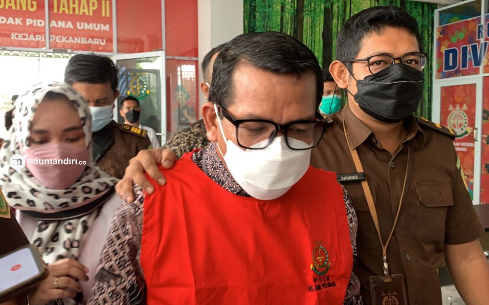 Alasan Jaksa Tahan Dekan FISIP UNRI Nonaktif Alasan Jaksa Tahan Dekan FISIP UNRI Nonaktifi