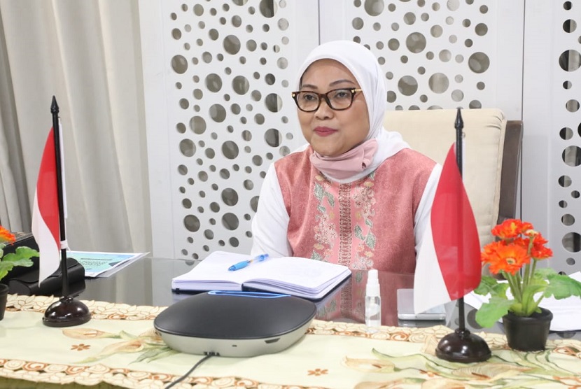 Menaker Jemput Kepulangan PMI Etty Menaker Jemput Kepulangan PMI Ettyi