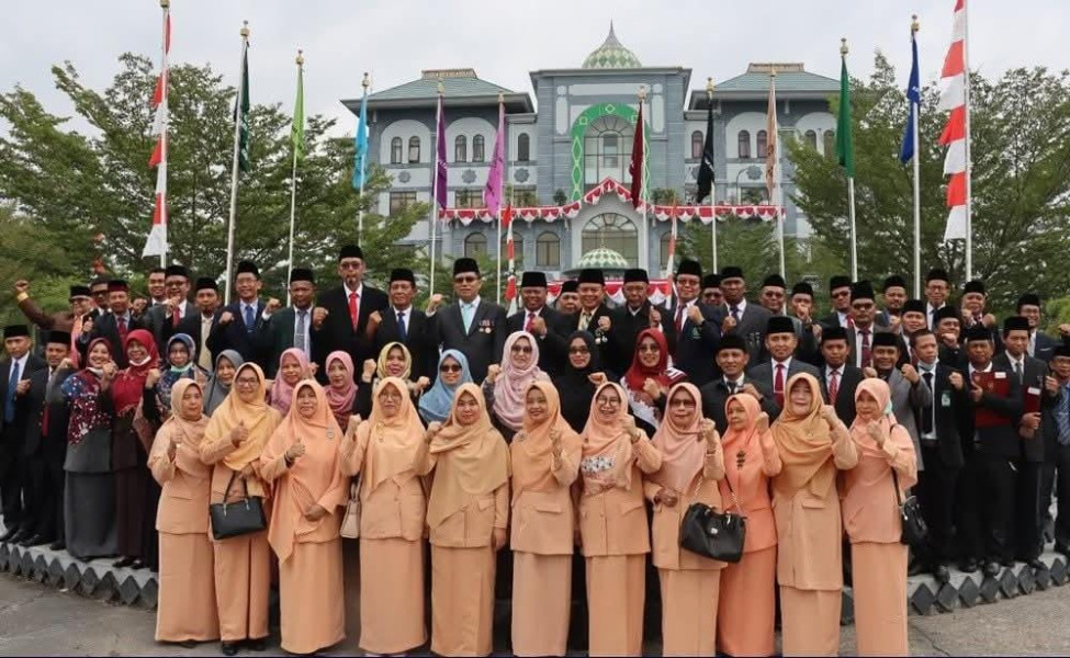 Akbarizan Nyatakan Siap Pimpin UIN Suska, Lima Nama Lolos Verifikasi Calon Rektor Akbarizan Nyatakan Siap Pimpin UIN Suska, Lima Nama Lolos Verifikasi Calon Rektori