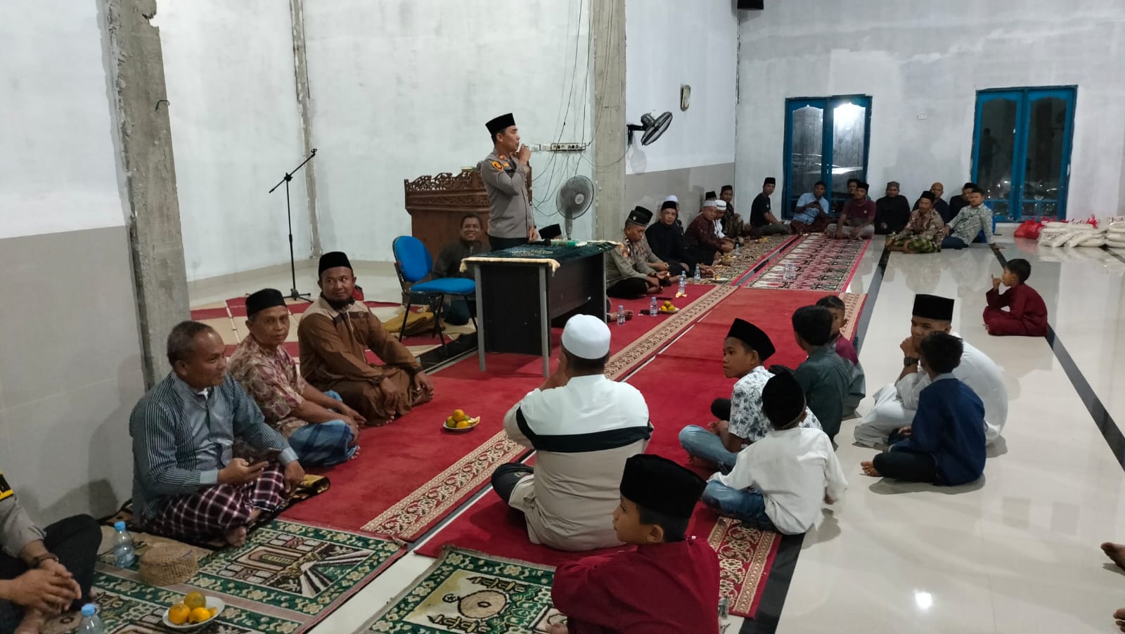 Kapolsek Tambang Berikan Santunan Kepada Anak Yatim Dalam Acara Wirid Gabungan Kapolsek Tambang Berikan Santunan Kepada Anak Yatim Dalam Acara Wirid Gabungani
