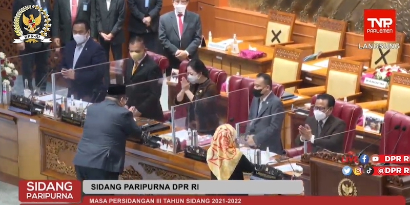 Paripuna DPR Sahkan 7 Komisioner KPU dan 5 Anggota Bawaslu Terpilih Paripuna DPR Sahkan 7 Komisioner KPU dan 5 Anggota Bawaslu Terpilihi