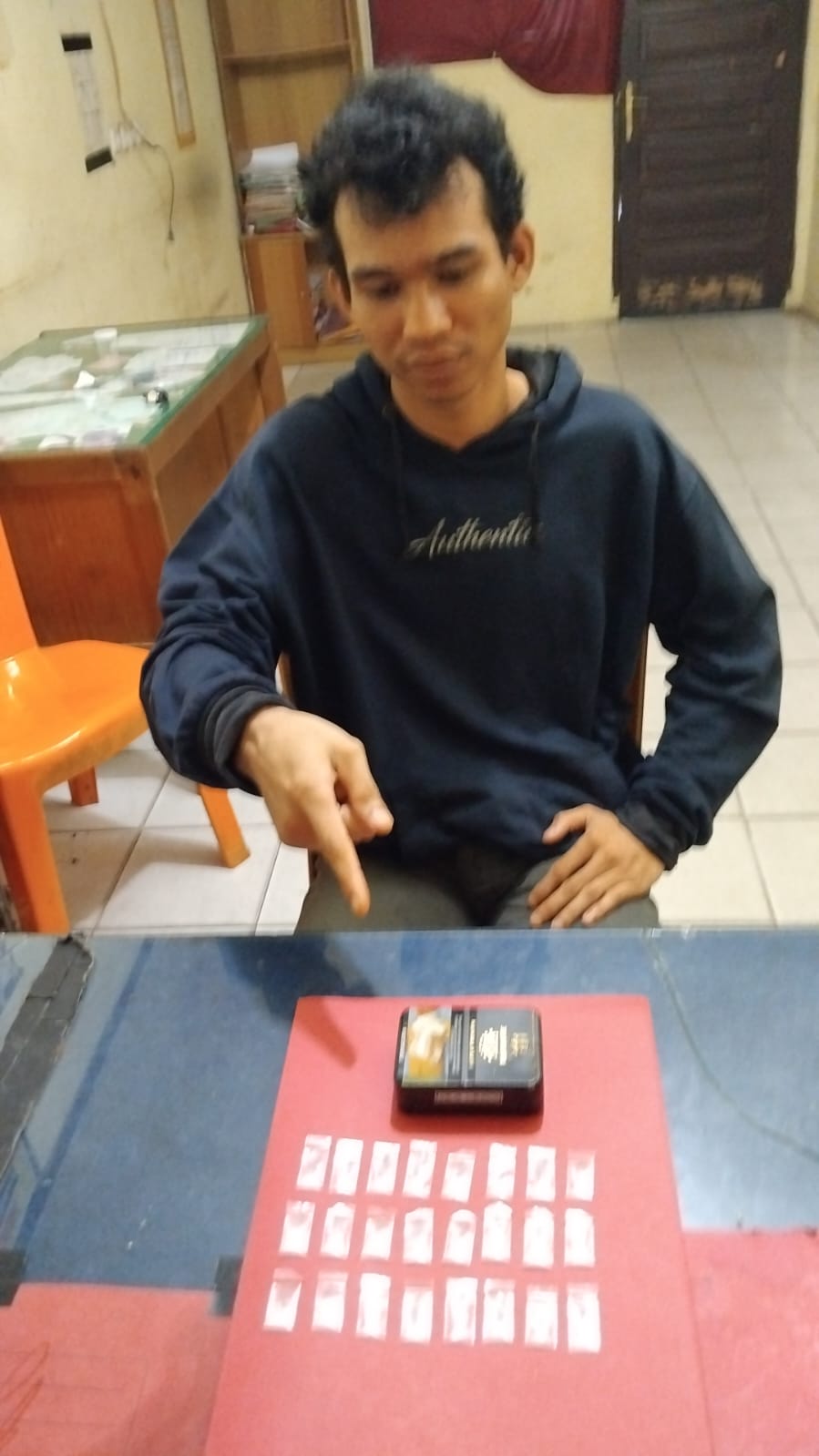 Sempat Buang 24 Paket Sabu dalam Kemasan Rokok, BHL Diringkus Polsek Siak Hulu Sempat Buang 24 Paket Sabu dalam Kemasan Rokok, BHL Diringkus Polsek Siak Hului