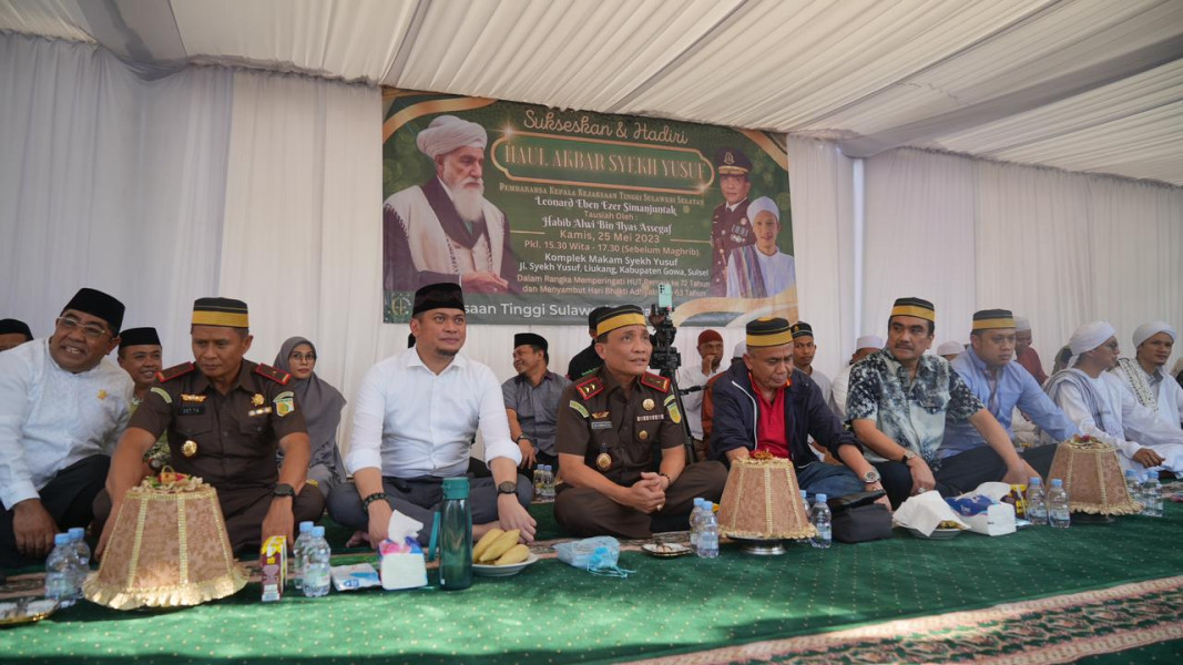 KAJATI SUL-SEL KAJATI SUL-SEL LEONARD EBEN EZER SIMANJUNTAK MEMPRAKARSAI PELAKSANAAN HAUL AKBAR SYEKH YUSUF AL - MAKASSARI (TUANTA SALAMAKA) KAJATI SUL-SEL KAJATI SUL-SEL LEONARD EBEN EZER SIMANJUNTAK MEMPRAKARSAI PELAKSANAAN HAUL AKBAR SYEKH YUSUF AL - MAKASSARI (TUANTA SALAMAKA)i