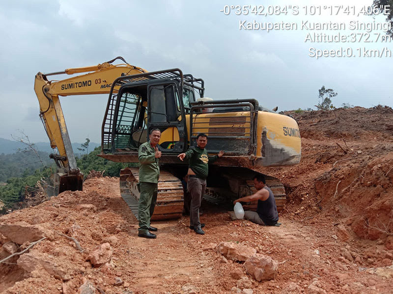 Kinerja DLHK Riau Jadi Sorotan Kementerian LHK RI. Kepala DLHK Riau langsung Keluarkan Instruksi. Kinerja DLHK Riau Jadi Sorotan Kementerian LHK RI. Kepala DLHK Riau langsung Keluarkan Instruksi.i