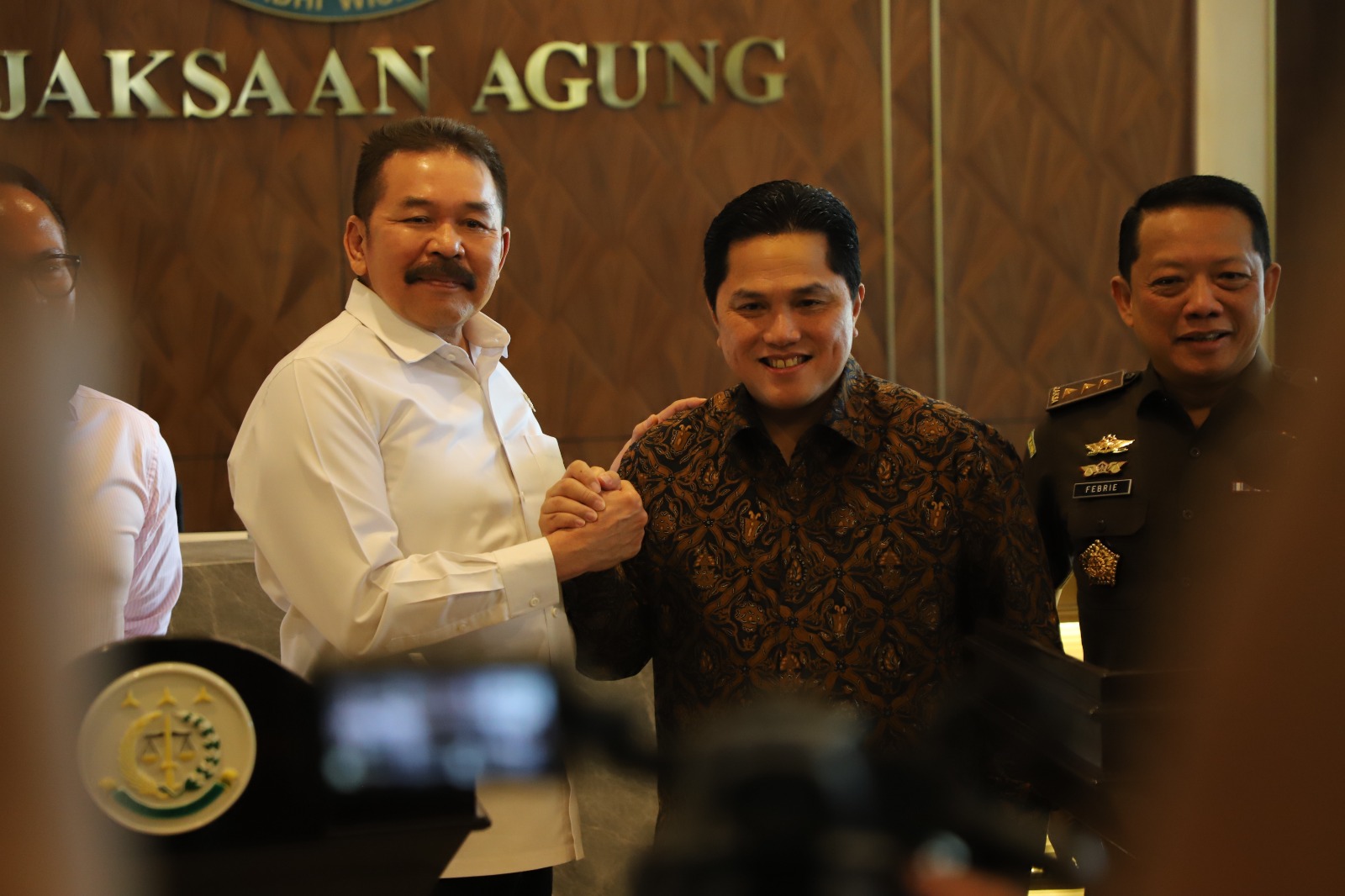 Jaksa Agung dan Menteri BUMN Melakukan Koordinasi Terkait dengan Bersih-Bersih BUMN Jaksa Agung dan Menteri BUMN Melakukan Koordinasi Terkait dengan Bersih-Bersih BUMNi