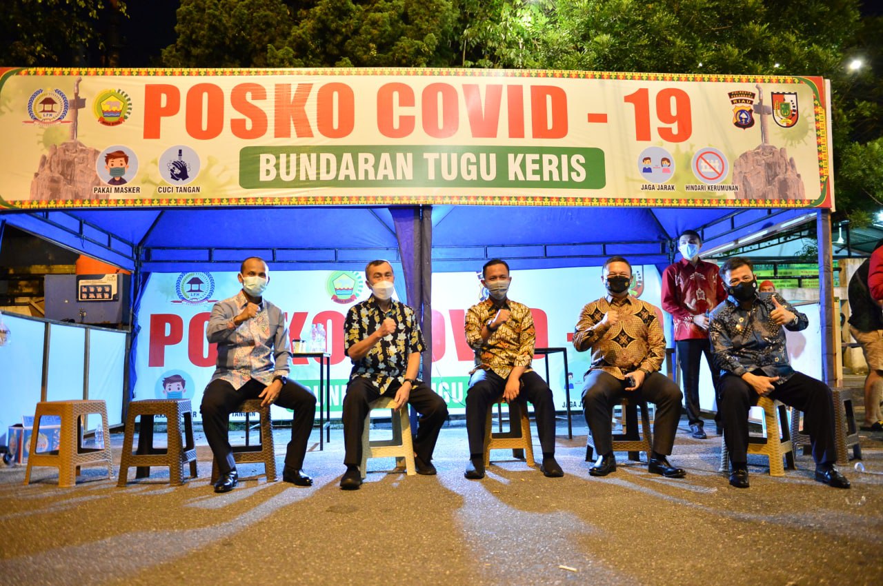 Gubernur Riau Sosialisasi Prokes COVID-19 di Pusat Kuliner Gubernur Riau Sosialisasi Prokes COVID-19 di Pusat Kulineri