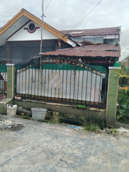 DIDUGA KUMPUL KEBO, WARGA GREBEK RUMAH JANDA DI TARAI BANGUN DIDUGA KUMPUL KEBO, WARGA GREBEK RUMAH JANDA DI TARAI BANGUNi