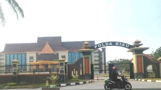 Dugaan Kriminalisasi atas Penetapan Tersangka Chandra als. Aguan oleh POLDA RIAU Dugaan Kriminalisasi atas Penetapan Tersangka Chandra als. Aguan oleh POLDA RIAUi