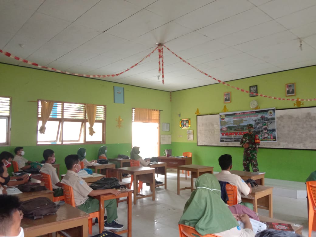 Babinsa Koramil 06/SH Gencar Lakukan Sosialisasi Penerimaan Calon Prajurit TNI AD Babinsa Koramil 06/SH Gencar Lakukan Sosialisasi Penerimaan Calon Prajurit TNI ADi