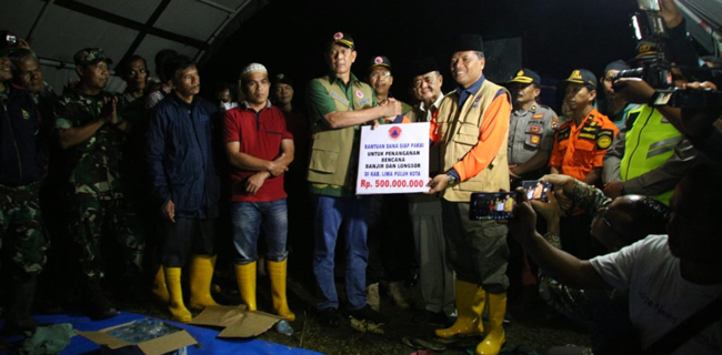 Banjir Lima Puluh Kota, BNPB Serahkan Bantuan DSP Rp 500 Juta Banjir Lima Puluh Kota, BNPB Serahkan Bantuan DSP Rp 500 Jutai