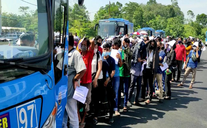 Buat Kerumunan Saat Vaksinasi, Wako Firdaus Tegur Penyelenggara Buat Kerumunan Saat Vaksinasi, Wako Firdaus Tegur Penyelenggarai