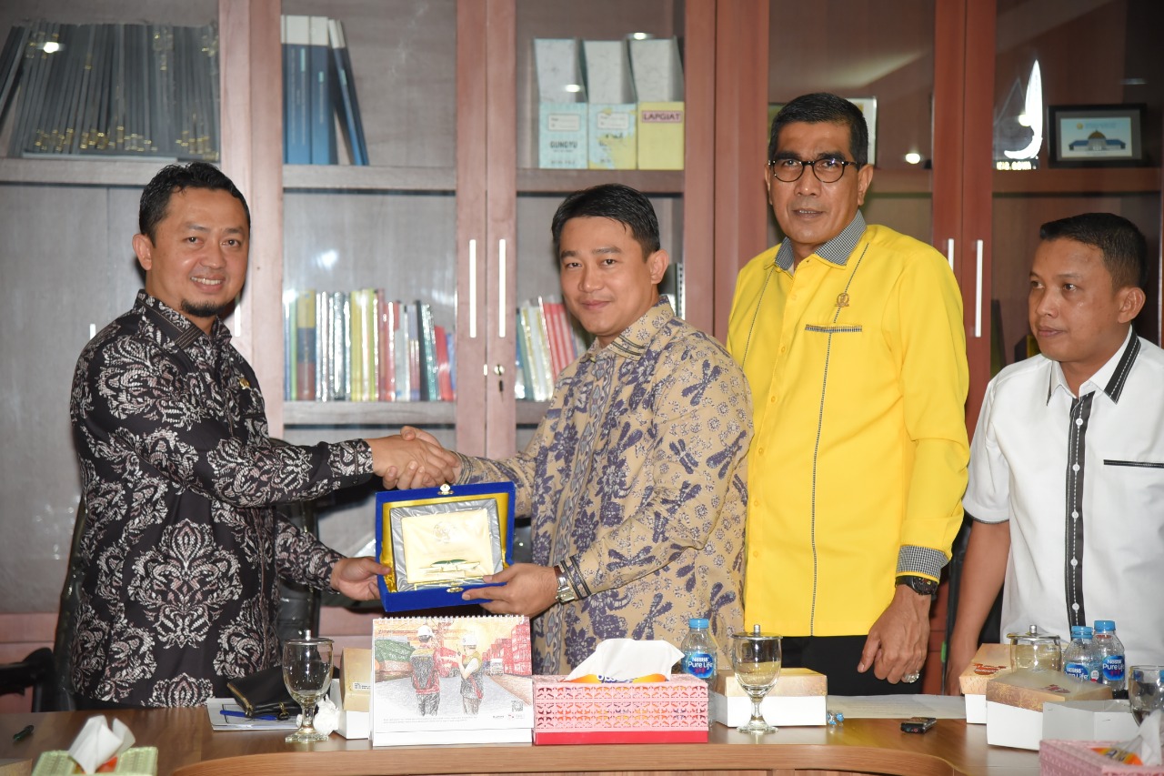 Komisi V DPR RI menerima kunjungan dari DPRD Provinsi Riau dan DPRD Kota Dumai Komisi V DPR RI menerima kunjungan dari DPRD Provinsi Riau dan DPRD Kota Dumaii