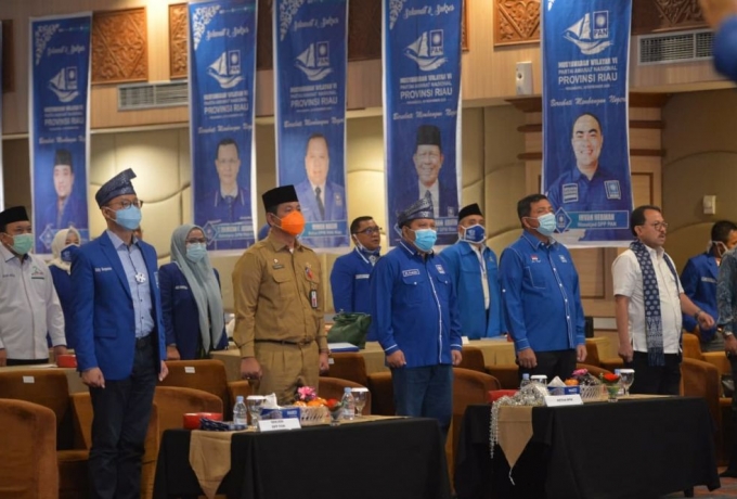 Terpilih Jadi Ketua PAN Riau, Alfedri Disebut Bintang Yang Sedang Bersinar Terpilih Jadi Ketua PAN Riau, Alfedri Disebut Bintang Yang Sedang Bersinari