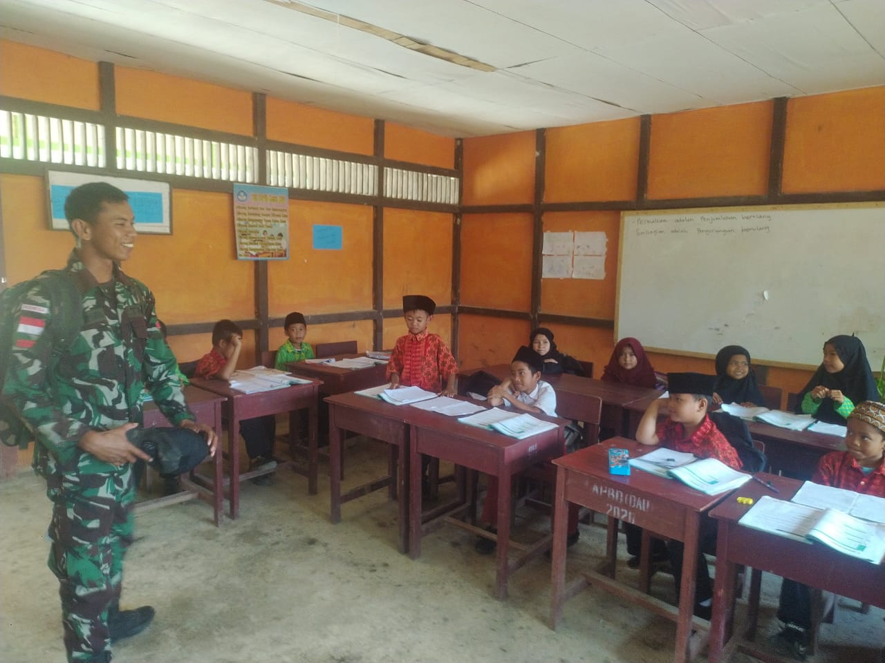 Peduli Kesehatan Siswa Perbatasan, Satgas Pamtas Yonif 645/GTY Patroli Kesehatan Peduli Kesehatan Siswa Perbatasan, Satgas Pamtas Yonif 645/GTY Patroli Kesehatani