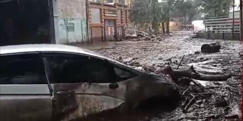 Banjir Bandang Melanda 6 Desa di Batu, Jawa Timur, 15 Orang Hanyut Banjir Bandang Melanda 6 Desa di Batu, Jawa Timur, 15 Orang Hanyuti