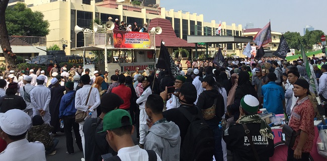 Massa Penuntut Sukmawati Dan Gus Muwafiq Doakan Kapolri Dan Kabareskrim Dibuka Pintu Hatinya Massa Penuntut Sukmawati Dan Gus Muwafiq Doakan Kapolri Dan Kabareskrim Dibuka Pintu Hatinyai