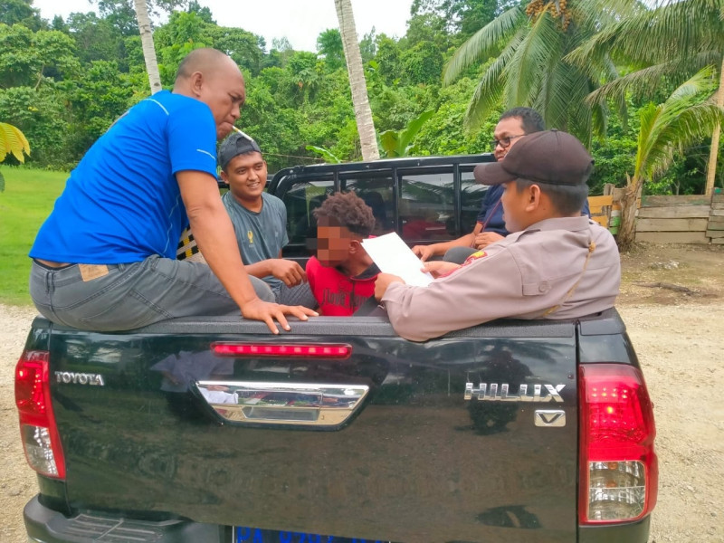Selamatkan Generasi Muda Indonesia, Satgas Yonif 122/TS Gagalkan 1,1 KG Ganja Siap Edar Diperbatasan Selamatkan Generasi Muda Indonesia, Satgas Yonif 122/TS Gagalkan 1,1 KG Ganja Siap Edar Diperbatasani