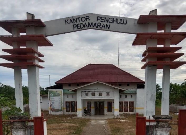 Pemberhentian Sekdes Pedamaran Dinilai Langgar Aturan, Efendi Tempuh Jalur Hukum Pemberhentian Sekdes Pedamaran Dinilai Langgar Aturan, Efendi Tempuh Jalur Hukumi