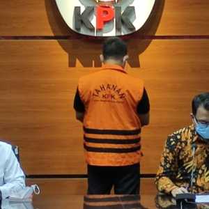Tersangka Suap Proyek Di Dinas PUPR TA 2019, KPK Tahan Bupati Muara Enim Juarsyah