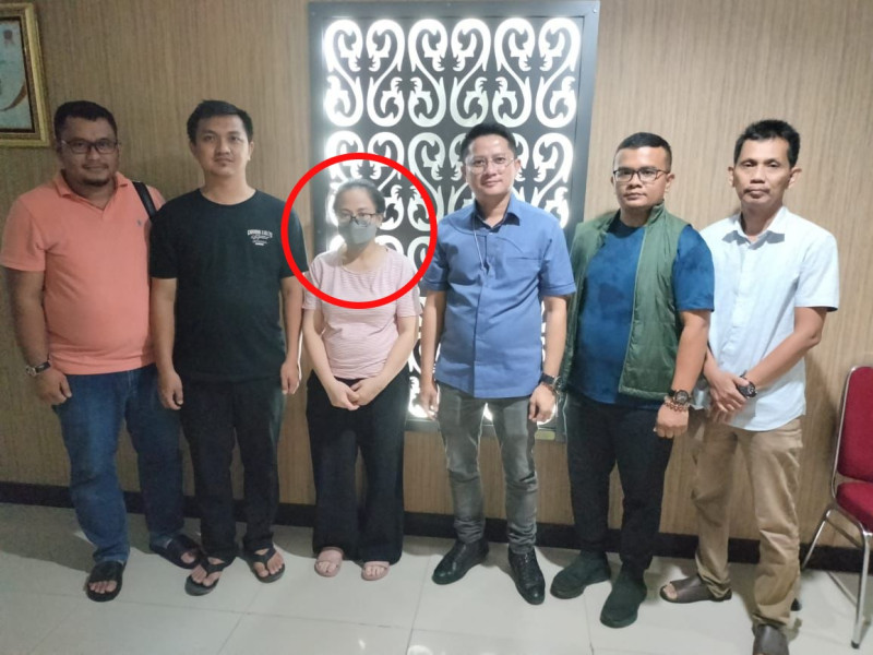Tim Tabur Kejaksaan Tinggi Kepulauan Riau Berhasil Mengamankan Terpidana FALY KARTINI SIMANJUNTAK Tim Tabur Kejaksaan Tinggi Kepulauan Riau Berhasil Mengamankan Terpidana FALY KARTINI SIMANJUNTAKi