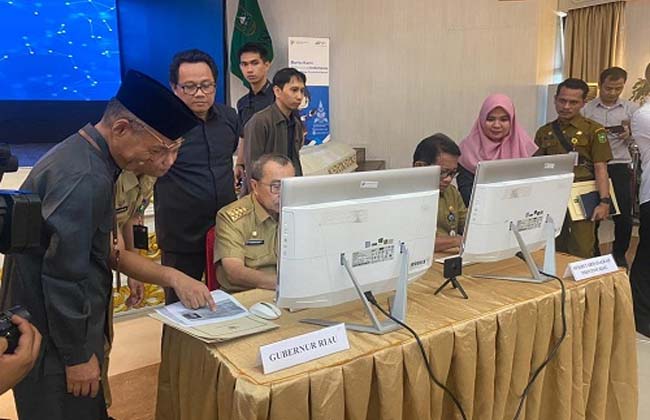 Gubri Syamsuar Resmi Canangkan Sensus Penduduk Online 2020 Gubri Syamsuar Resmi Canangkan Sensus Penduduk Online 2020i