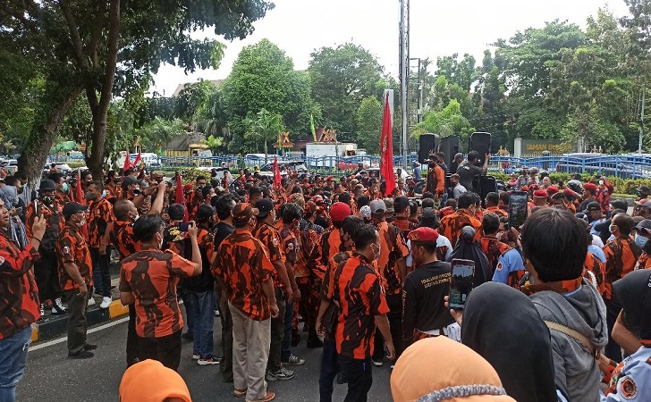 Pemuda Pancasila Riau Minta PDIP Copot Junimart Girsang