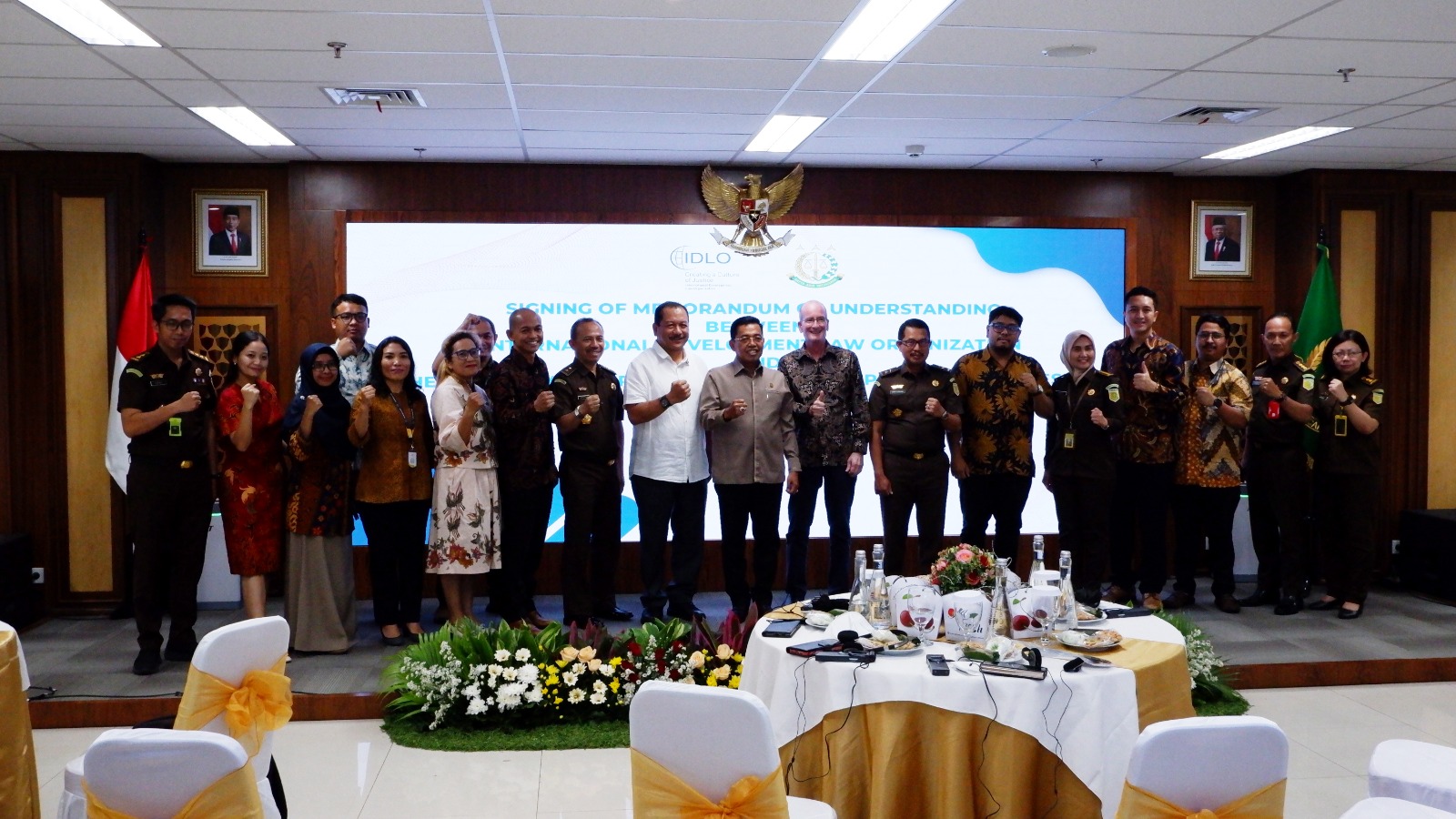 Wakil Jaksa Agung Memberikan Sambutan Dalam Penandatanganan MoU antara Kejaksaan RI dengan IDLO Wakil Jaksa Agung Memberikan Sambutan Dalam Penandatanganan MoU antara Kejaksaan RI dengan IDLOi