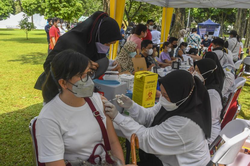 Sudah 163 Juta Warga Divaksinasi Covid-19 Lengkap Sudah 163 Juta Warga Divaksinasi Covid-19 Lengkapi