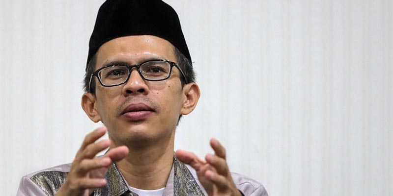 Hasto Larang Kader Deklarasi Capres 2024, Pengamat: PDIP Panik dan Berusaha Mengganjal Ganjar Hasto Larang Kader Deklarasi Capres 2024, Pengamat: PDIP Panik dan Berusaha Mengganjal Ganjari