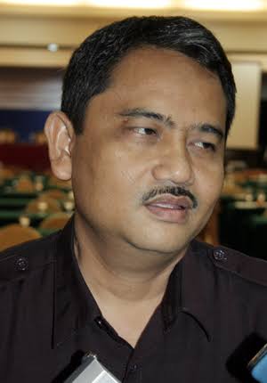 Sekdaprov Riau Ahmad Hijazi Diberhentikan Sekdaprov Riau Ahmad Hijazi Diberhentikani