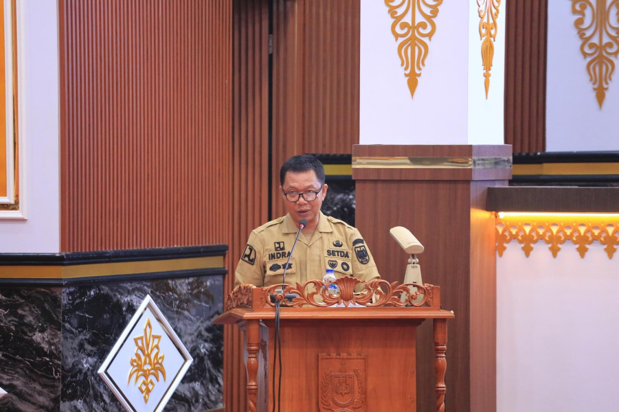 Sekretaris Daerah Kota (Sekdako) Pekanbaru Indra Pomi Nasution menyampaikan jawaban atas tanggapan fraksi-fraksi DPRD Pekanbarui