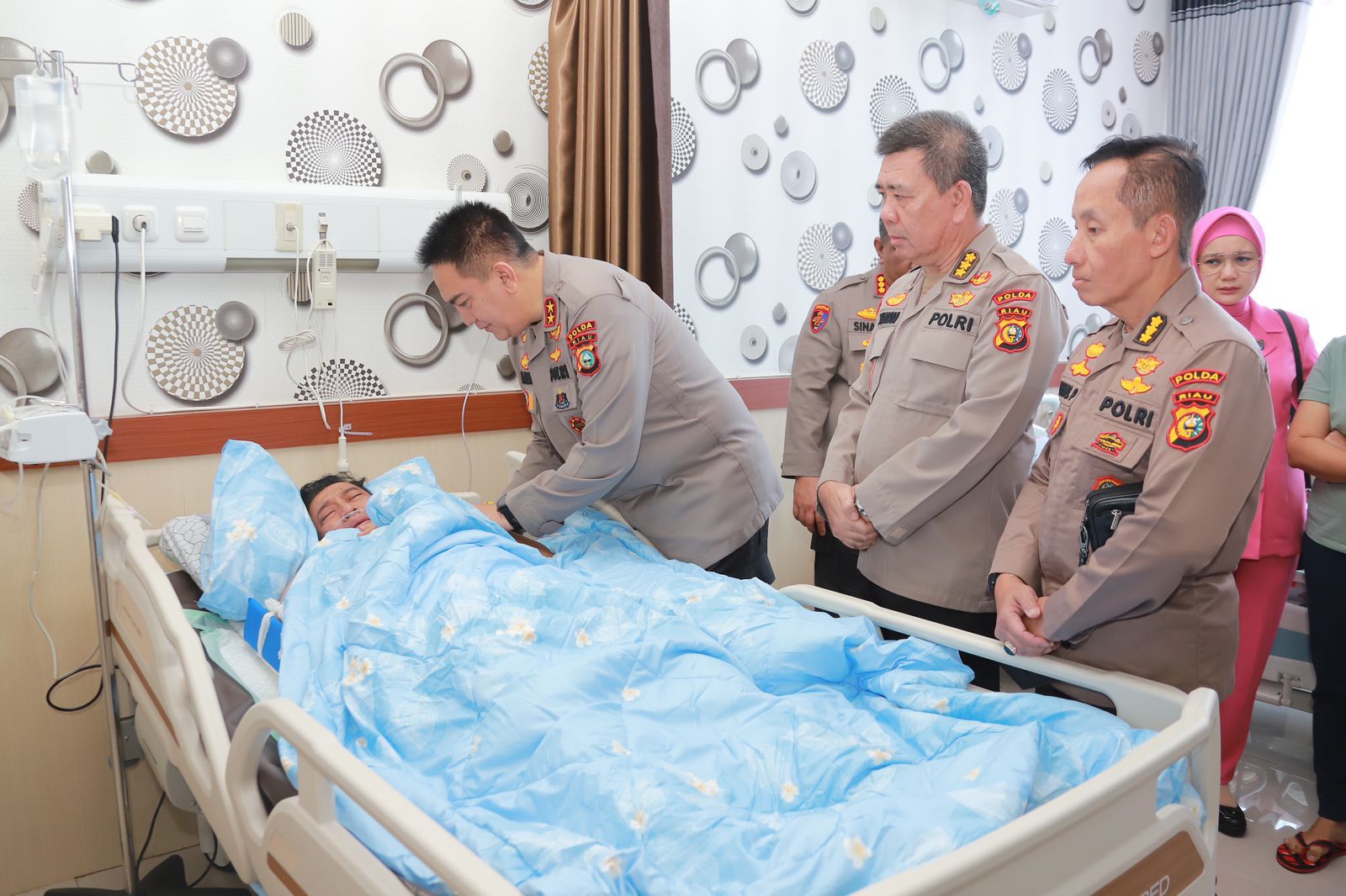 Kapolda Riau Irjen Moh Iqbal yang Juga Ketua Angkatan Akpol 1991, Jenguk Kapolda Jambi Kapolda Riau Irjen Moh Iqbal yang Juga Ketua Angkatan Akpol 1991, Jenguk Kapolda Jambii