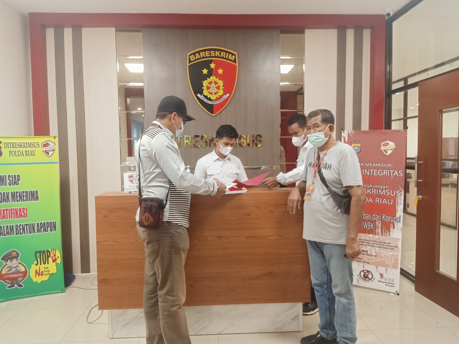 Hari ini, Bupati-Wakil Bupati Rokan Hilir Resmi di Laporkan ke Polda Riau Hari ini, Bupati-Wakil Bupati Rokan Hilir Resmi di Laporkan ke Polda Riaui