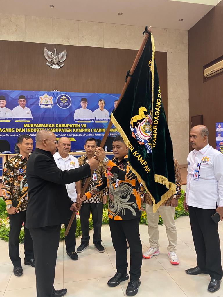 Bupati Buka Mukab VII Kadin Kampar, Iwan Saputra Terpilih Aklamasi Sebagai Ketua