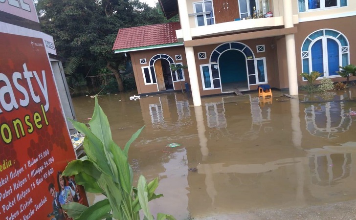 Pintu Air PLTA Koto Panjang Dibuka, Buluh Cina Mulai Terendam Banjir Pintu Air PLTA Koto Panjang Dibuka, Buluh Cina Mulai Terendam Banjiri