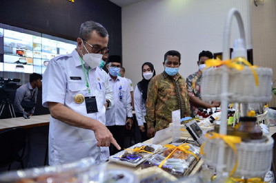 Gubernur Riau Promosikan Produk Lewat Medsosi