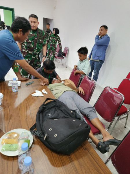 Ibu Alm. Prada Josua Lomban Tobing Pingsan Saat Mendengar Hasil Ekshumasi di Aula Denpom 1/3 Pekanbaru Ibu Alm. Prada Josua Lomban Tobing Pingsan Saat Mendengar Hasil Ekshumasi di Aula Denpom 1/3 Pekanbarui