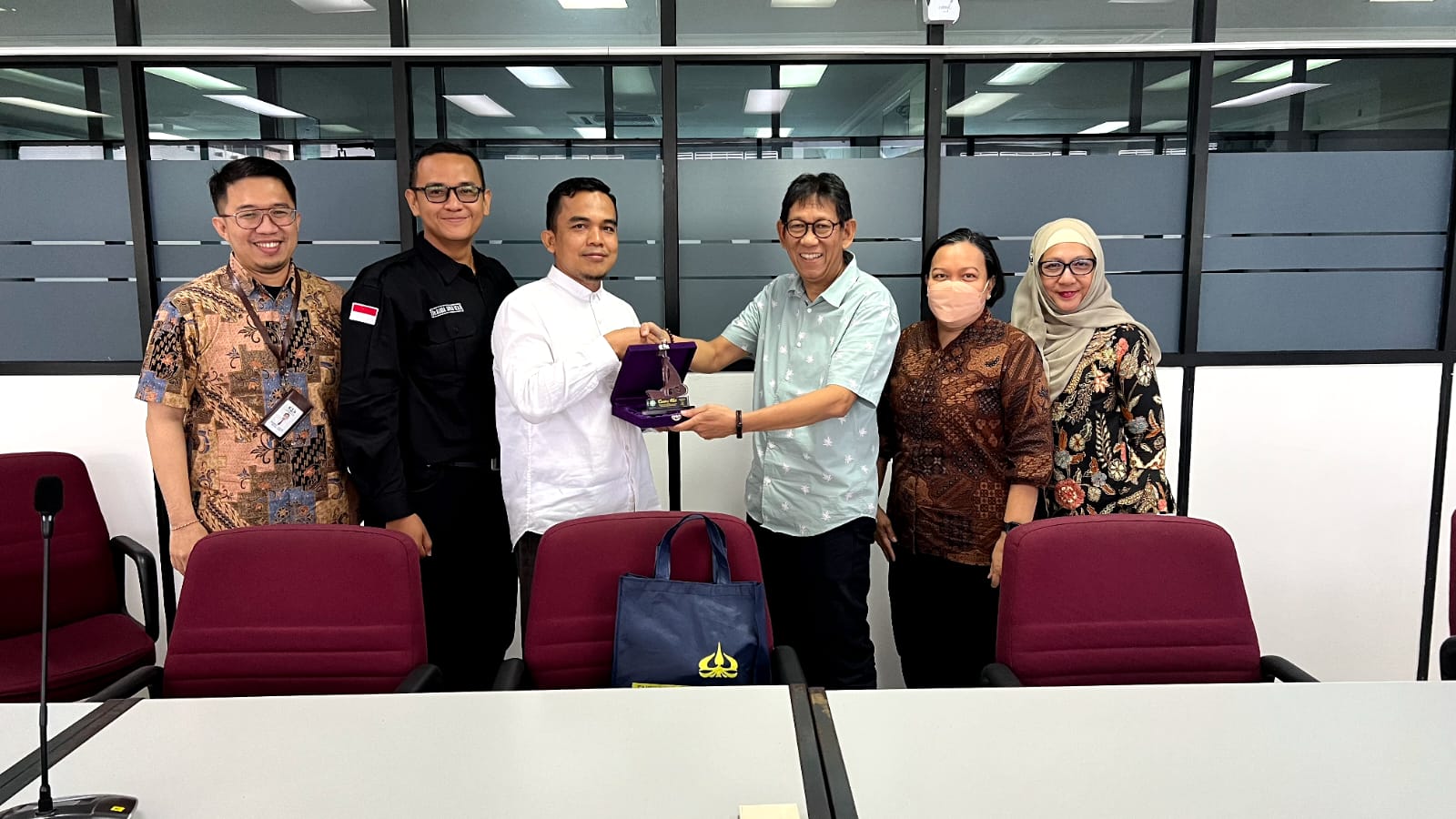 Sharing Seassion Implementasi MBKM Antara FEIS Uin Suska Riau dengan FEB USAKTI Sharing Seassion Implementasi MBKM Antara FEIS Uin Suska Riau dengan FEB USAKTIi