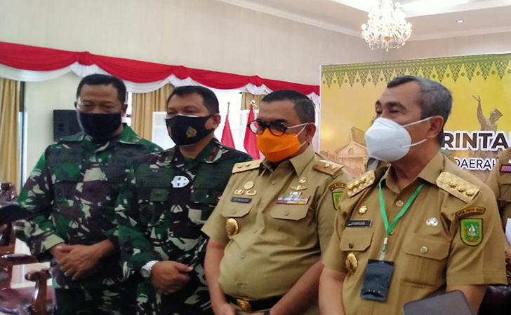 Hubungan yang Tak Harmonis Penyebab Edy Natar Ganti Pejabat Warisan Syamsuar Hubungan yang Tak Harmonis Penyebab Edy Natar Ganti Pejabat Warisan Syamsuari
