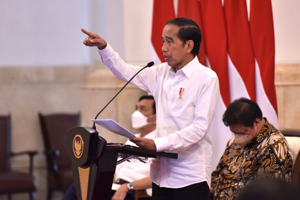 60 Negara Hadapi Tekanan Utang, Presiden Jokowi Minta Jajarannya Antisipasi Krisis Ekonomi 60 Negara Hadapi Tekanan Utang, Presiden Jokowi Minta Jajarannya Antisipasi Krisis Ekonomii