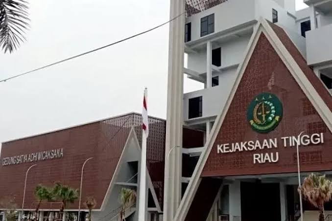 Kejati Riau Periksa Saksi Guna Pengusutan Dugaan Korupsi Oknum Jaksa Kejati Riau Periksa Saksi Guna Pengusutan Dugaan Korupsi Oknum Jaksai