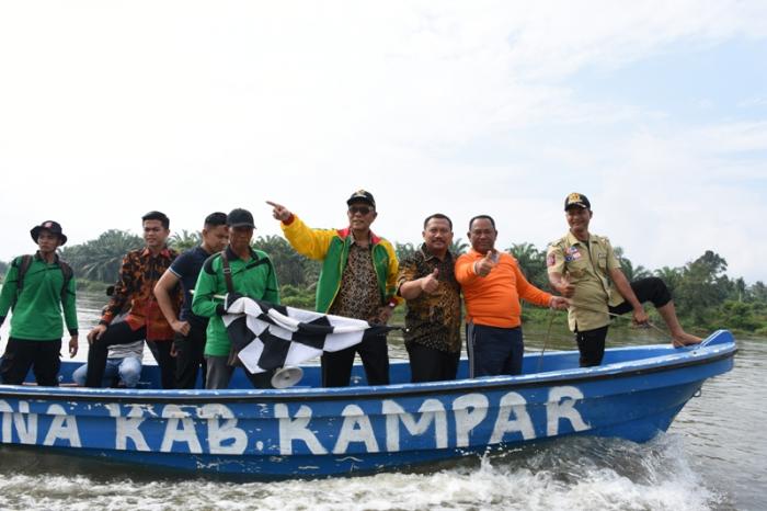 Pacu Sampan Muara Uwai Dibuka Bupati Kampari