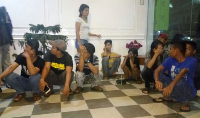 Polresta Pekanbaru Amankan 43 Orang Terduga Mesum, 14 Diantaranya Dibawah Umur Polresta Pekanbaru Amankan 43 Orang Terduga Mesum, 14 Diantaranya Dibawah Umuri