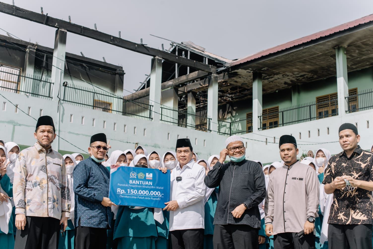 Anggota DPR RI Achmad Kunjungi Ponpes Khalid Bin Walid Pasca Kebakaran Anggota DPR RI Achmad Kunjungi Ponpes Khalid Bin Walid Pasca Kebakarani