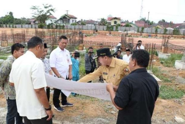 Pasar Induk Mangkrak, Sekda Pekanbaru Bakal Panggil Kadisperindag dan Rekanan Pasar Induk Mangkrak, Sekda Pekanbaru Bakal Panggil Kadisperindag dan Rekanani