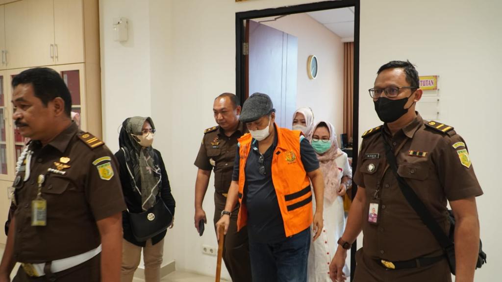 PENYERAHAN TERSANGKA DAN BARANG BUKTI (TAHAP II) PERKARA DUGAAN TINDAK PIDANA KORUPSI AN. IMA PENYERAHAN TERSANGKA DAN BARANG BUKTI (TAHAP II) PERKARA DUGAAN TINDAK PIDANA KORUPSI AN. IMAi