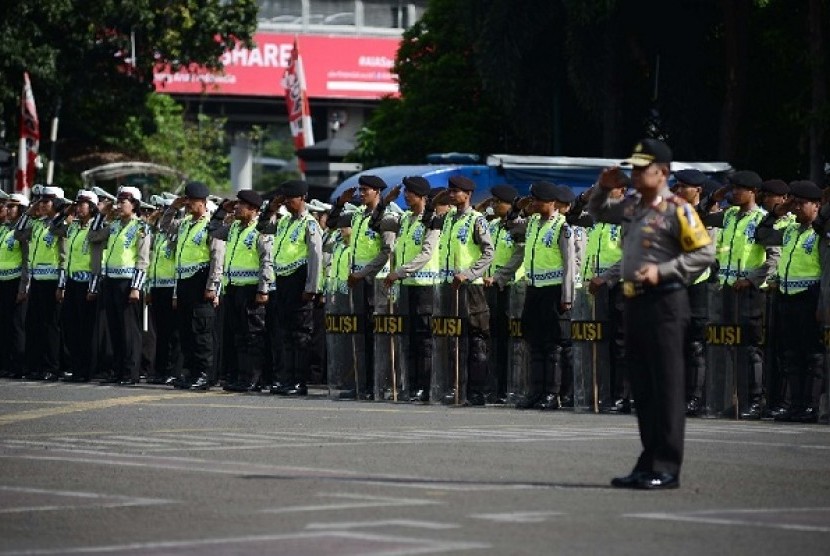 Polri Siapkan Operasi Lilin Jelang Nataru Polri Siapkan Operasi Lilin Jelang Natarui