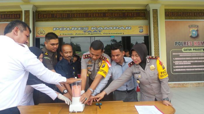 50 Gram Sabu dan 40 Pil Ekstasi Dimusnahkan Aparat Polres Kampar 50 Gram Sabu dan 40 Pil Ekstasi Dimusnahkan Aparat Polres Kampari