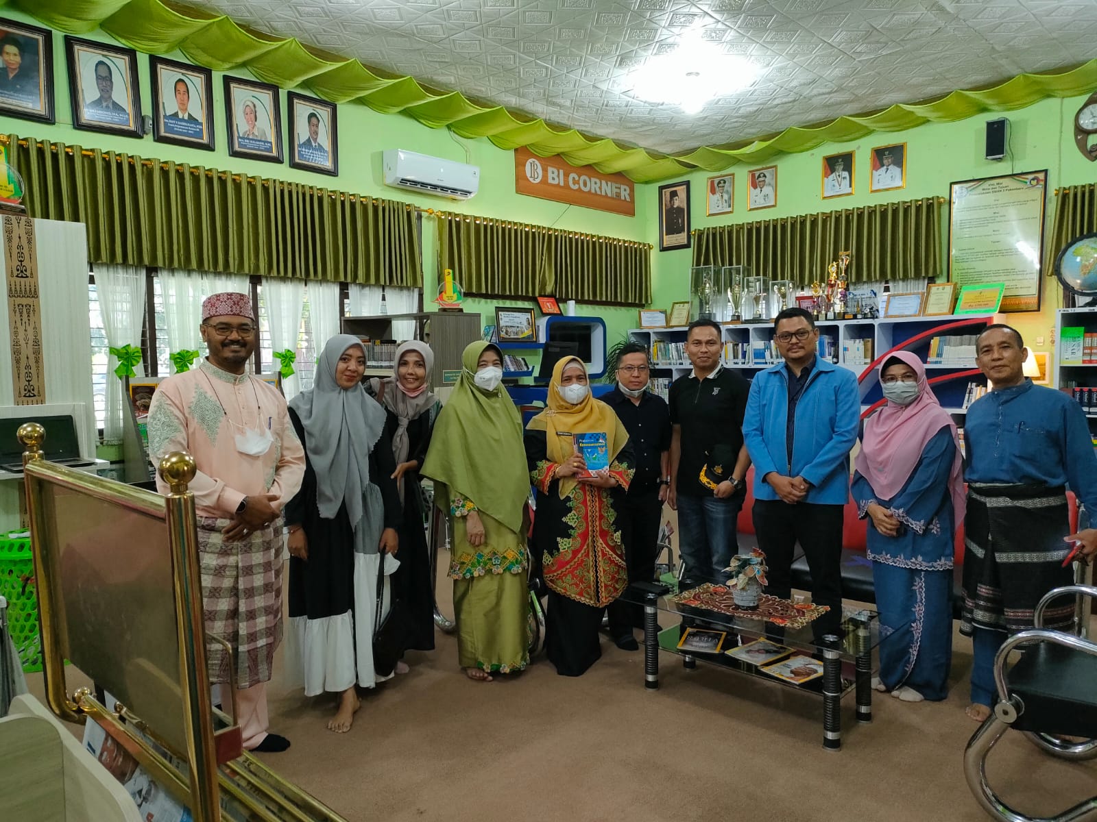 Ikaluni Smagama Angkatan 99 lakukan kegiatan Alumni Go To School ke SMA N 5 Pekanbaru Ikaluni Smagama Angkatan 99 lakukan kegiatan Alumni Go To School ke SMA N 5 Pekanbarui